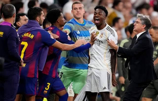 103-105！巴萨紧追皇马，国家德比冠军数明年或将持平